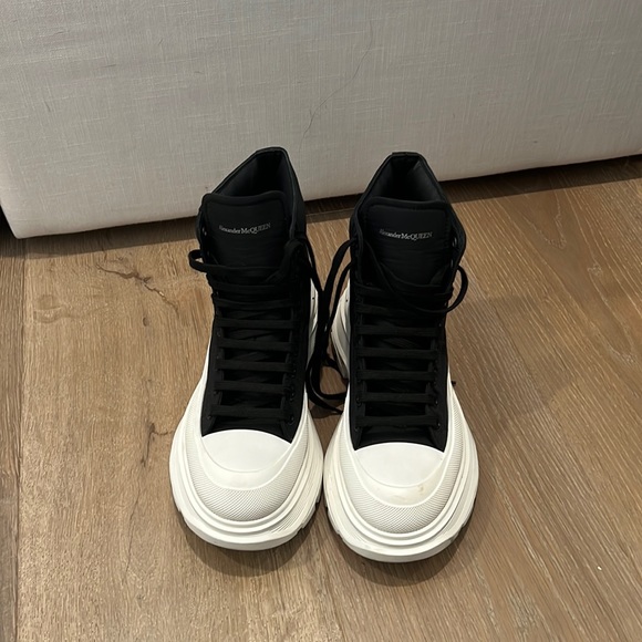 Alexander McQueen Shoes - Alexander McQueen Tread Puffer Sneaker